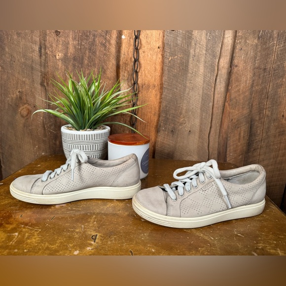 Ecco Taupe Leather Sneaker - size 5/6 - Picture 2 of 10